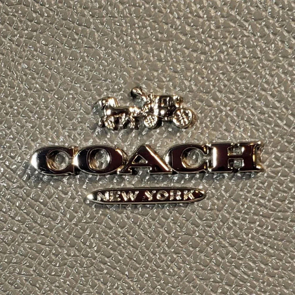 Coach-crossgrain Brook mini, carry all hand bag, like new. w/crossbody strap - Picture 2 of 14